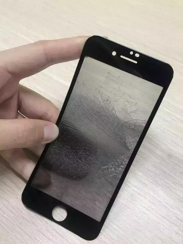玩手机手出汗影响游戏_手机没膜玩游戏老是出汗_手出汗打游戏用磨砂膜有用吗