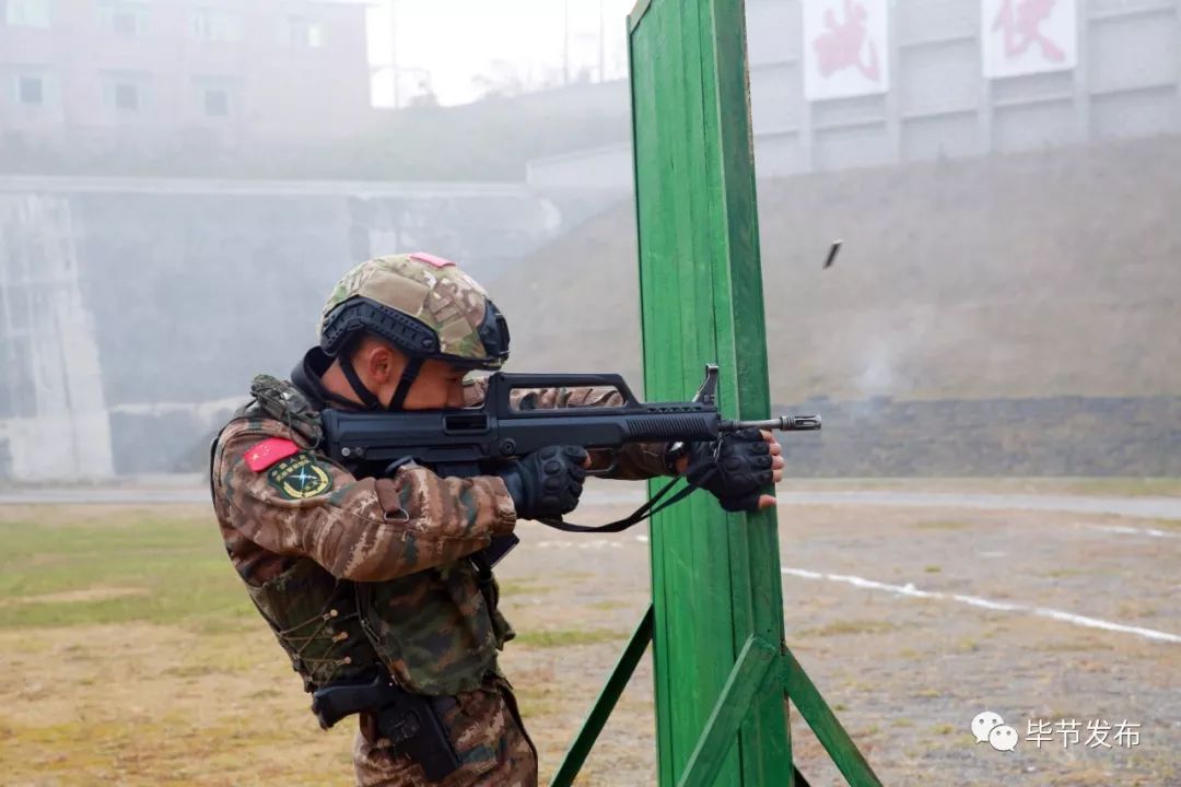 射击模式转换器_射击游戏换弹_手机射击游戏来回切换掩体