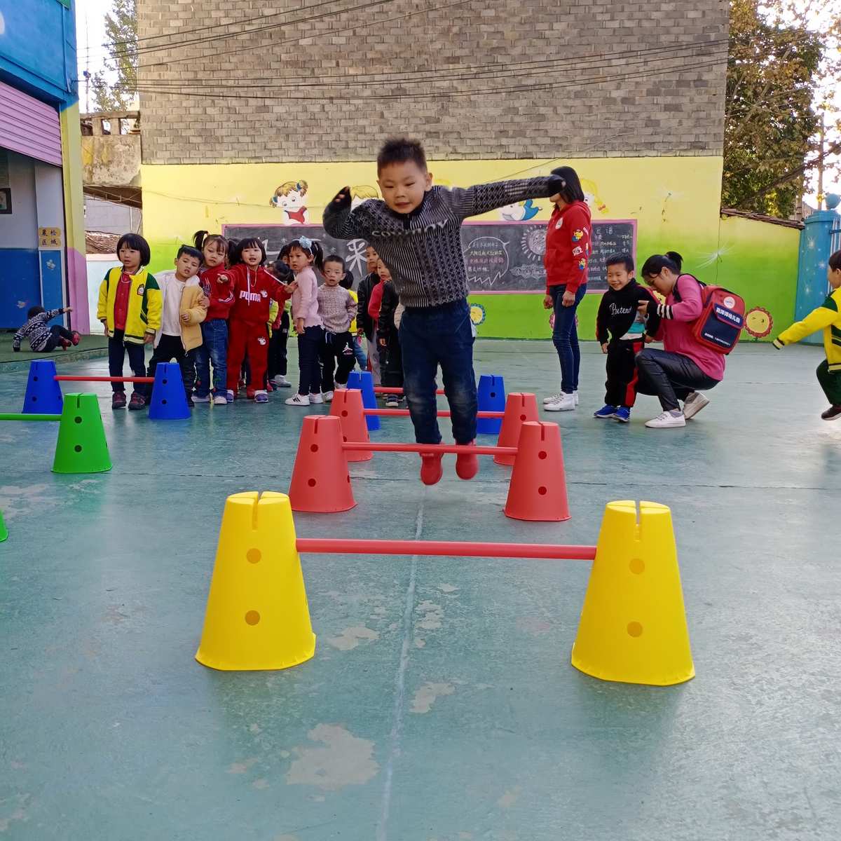 韩东秀跳上下是哪一期_向上跳的手游_手机游戏上下跳