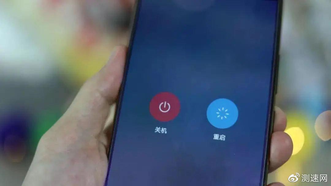 手机打开游戏时自动关机_关机自动打开手机游戏时黑屏_为什么关机游戏