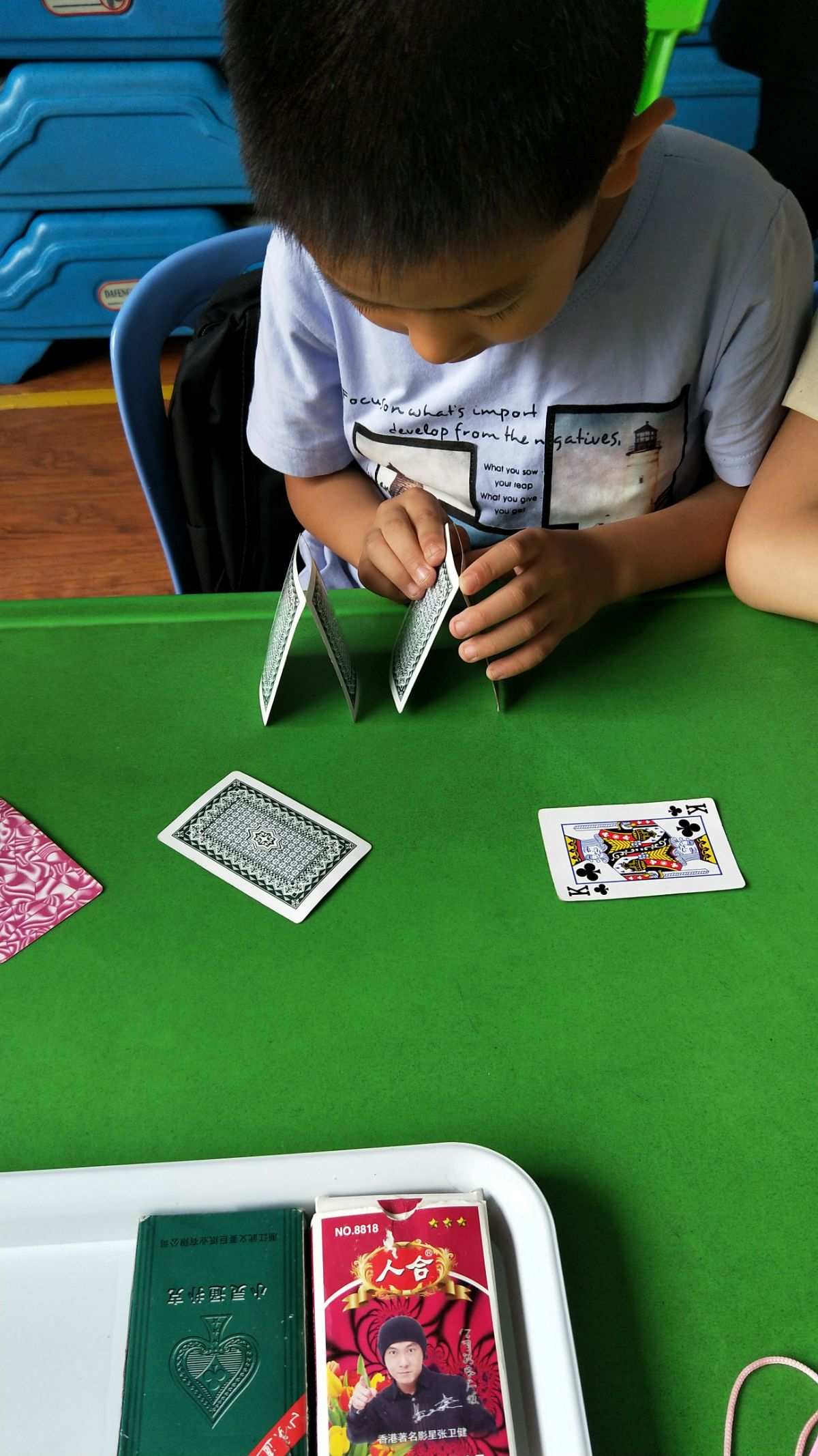 小学生玩纸牌_纸牌小孩游戏_小学生纸牌手机游戏