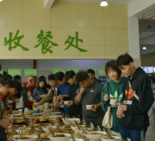 食堂拍照姿势_食堂拍照手机游戏_食堂拍照素材