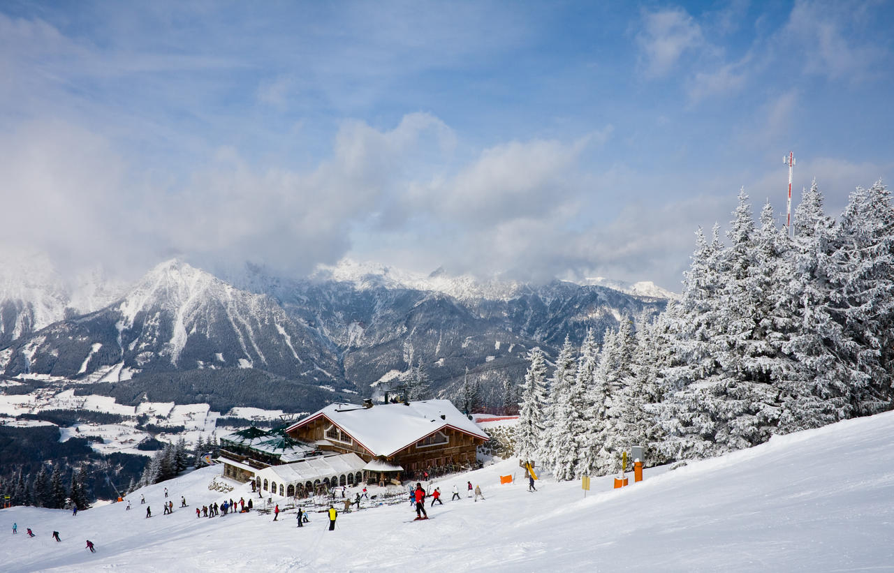 暴风雪山庄开山之作_暴风雪山庄_暴风雪山庄什么意思