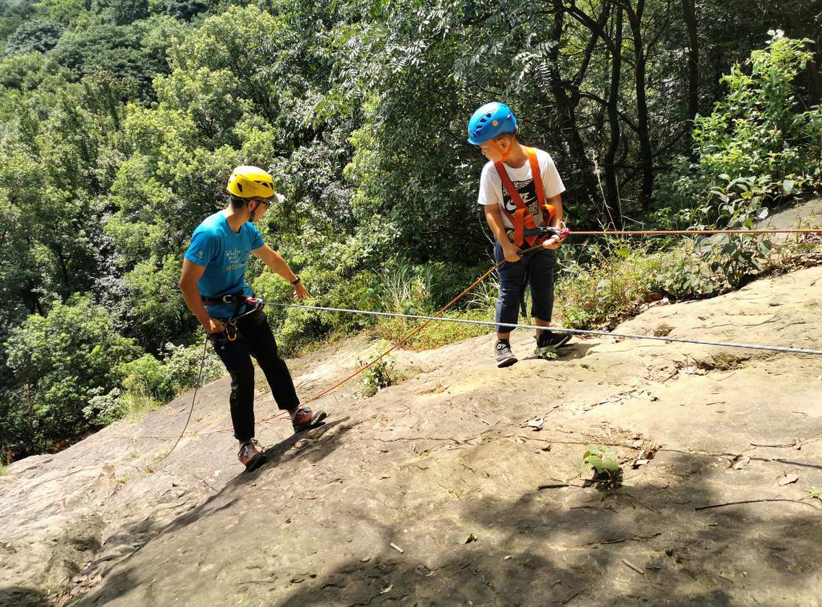 岩降手机游戏_岩降需要哪些装备_岩降危险吗