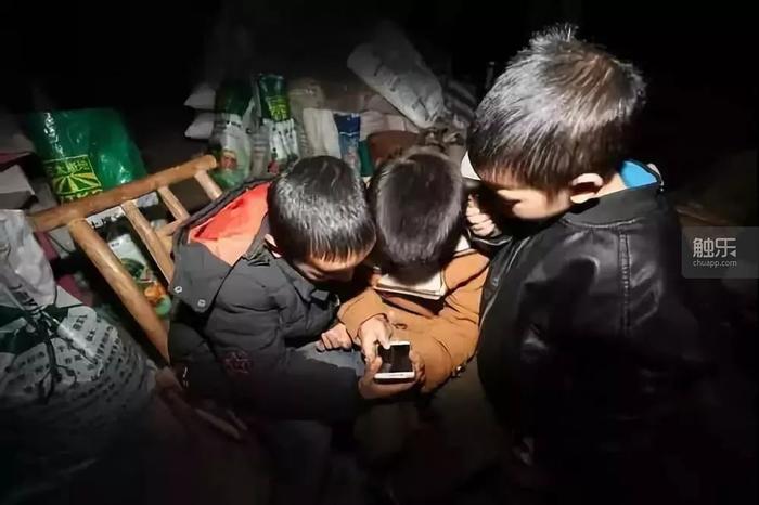外国孩子游戏_外国小孩体验中国手机游戏_国外孩子玩网络游戏吗