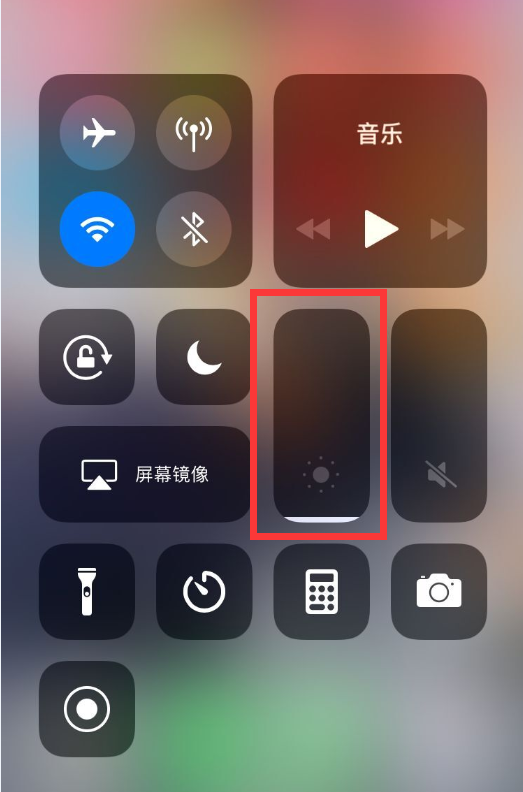 苹果打游戏亮度低_苹果亮度打游戏突然变暗_苹果手机打游戏掉亮度吗