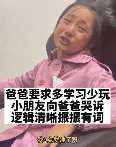 小孩玩王者摔手机视频_小孩玩游戏砸手机视频_小孩玩游戏崩溃摔手机视频